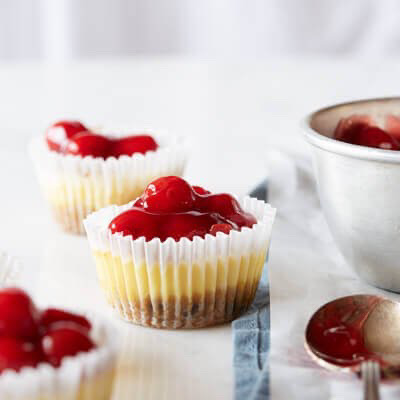 Cherry cheesecake and cookie cups
