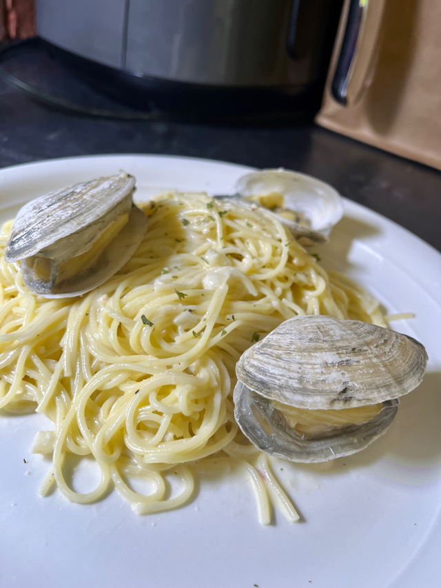 Fresh picked clams w/ homemade clam sauce