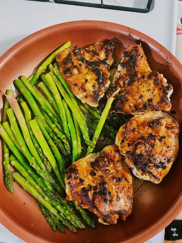 One Pan Garlic Chicken and Asparagus