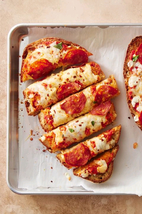 French Bread Pizza 🇫🇷🍞🍕