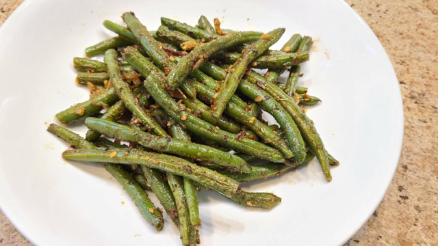 Pan Grilled Garlic Green Beans
