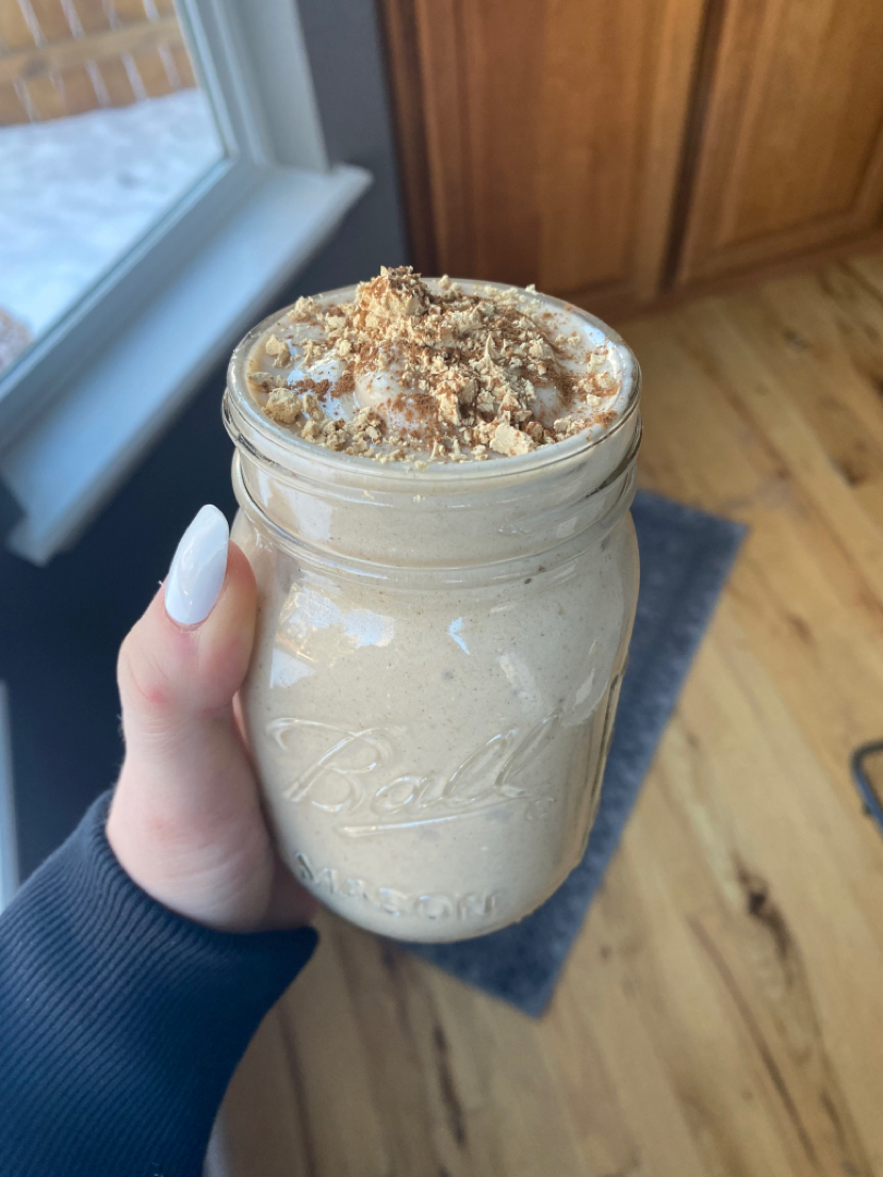 Peanut butter banana smoothie 🥜🍌