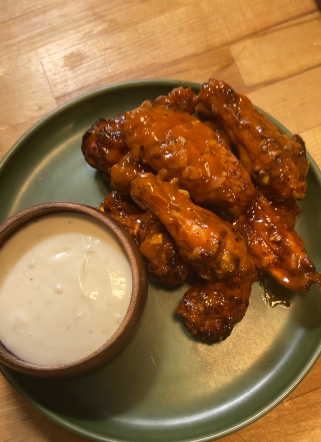 Garlic butter hot sauce chicken wings