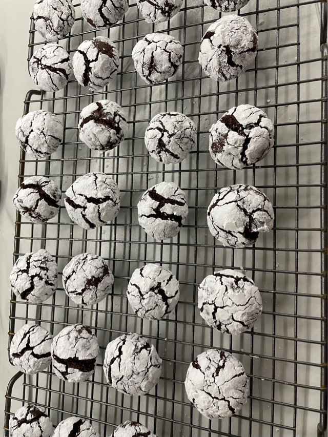 Gluten free chocolate crinkle cookies