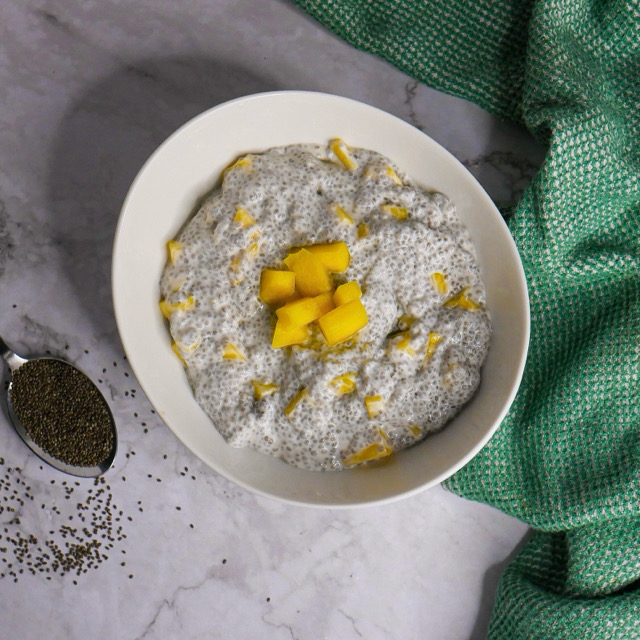 CREAMY COCONUT MANGO CHIA PUDDING