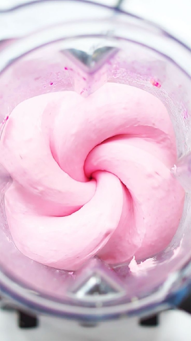Dragon Fruit Smoothie Bowl