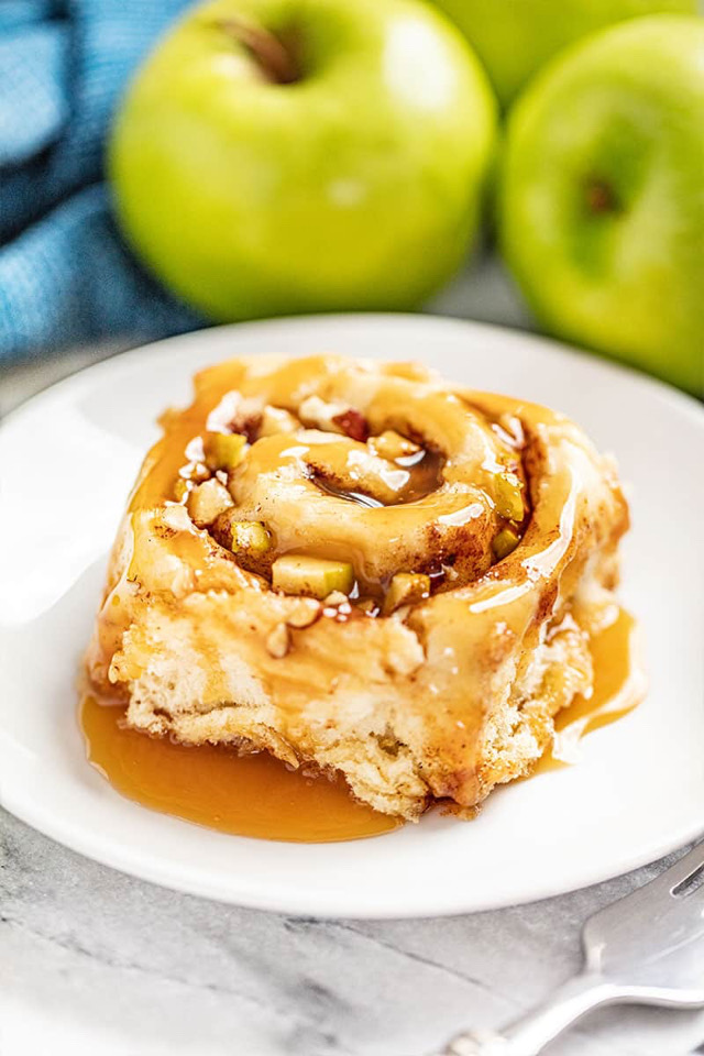 Easy Caramel Apple Cinnamon Rolls