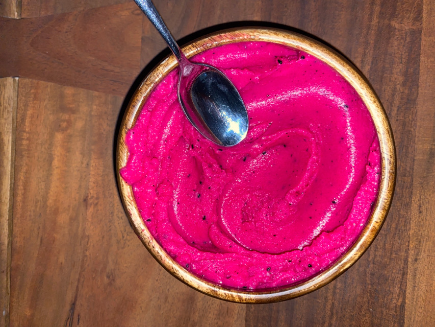 Dragon fruit smoothie bowl