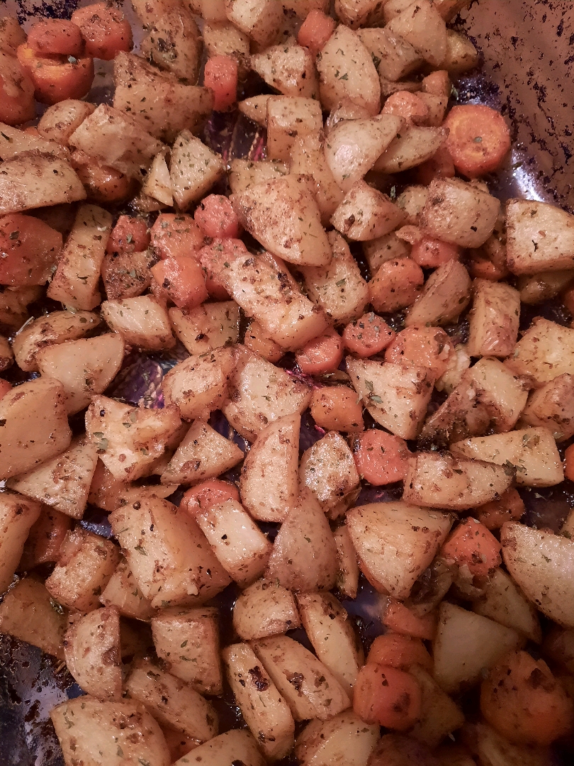 Roasted potatoes and carrots 🥔🥕
