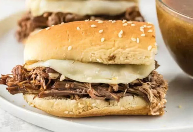 Crockpot French Dip Sandwhich