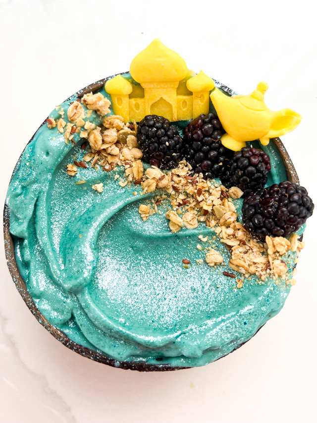 Jasmine smoothie bowl