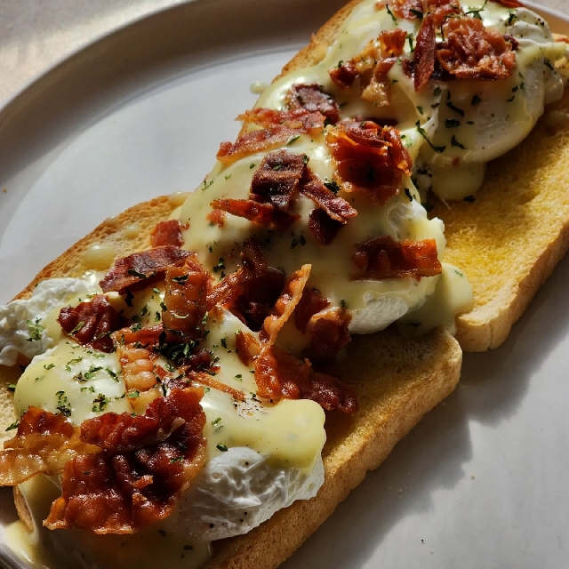 Low carb Eggs Benedict