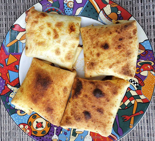 Easy 5 Minute Pizza Pockets