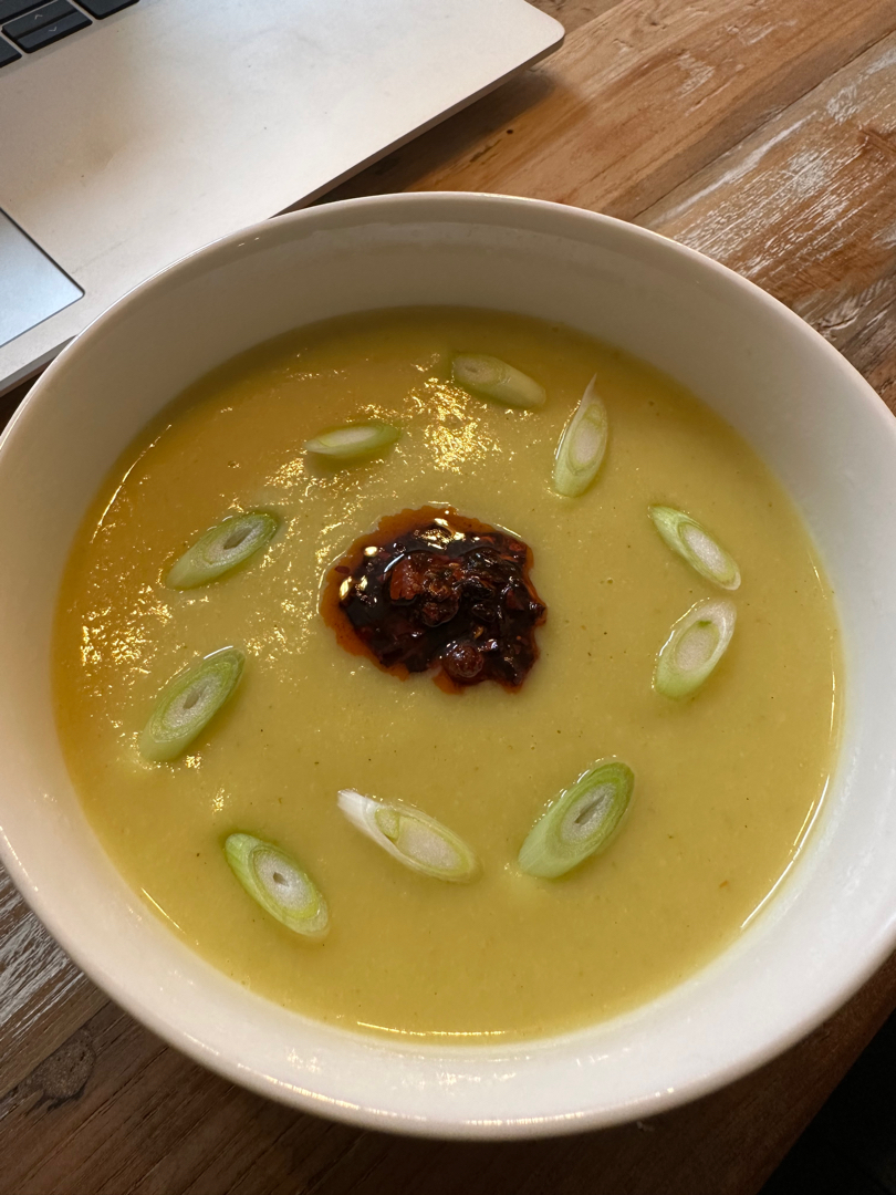 Curry cauliflower soup