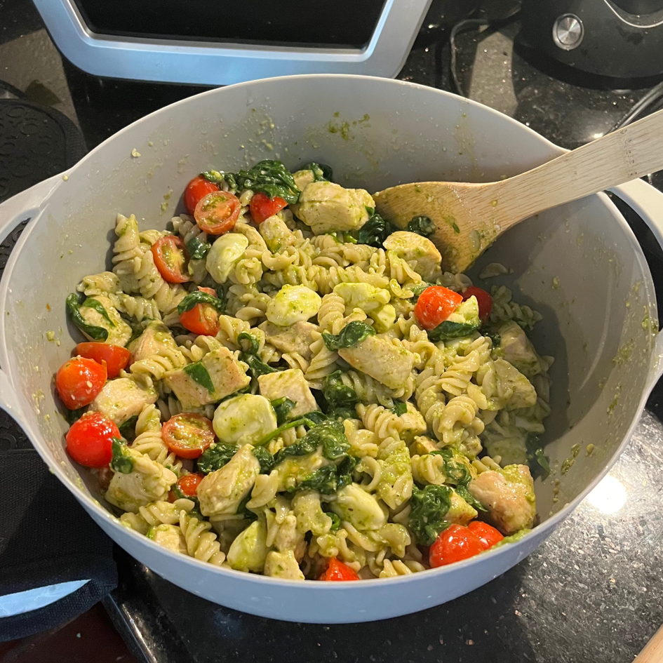 Healthy Chicken Pesto Pasta Salad