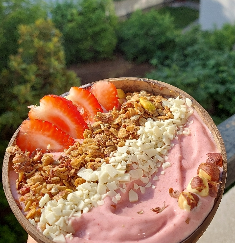 Strawberry smoothie bowl