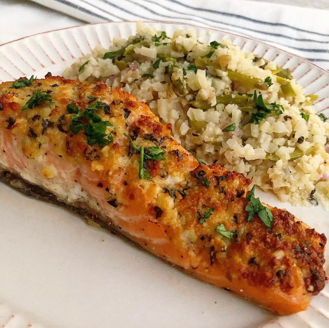 🤩 Garlic-Parm Crusted Salmon 🤩
