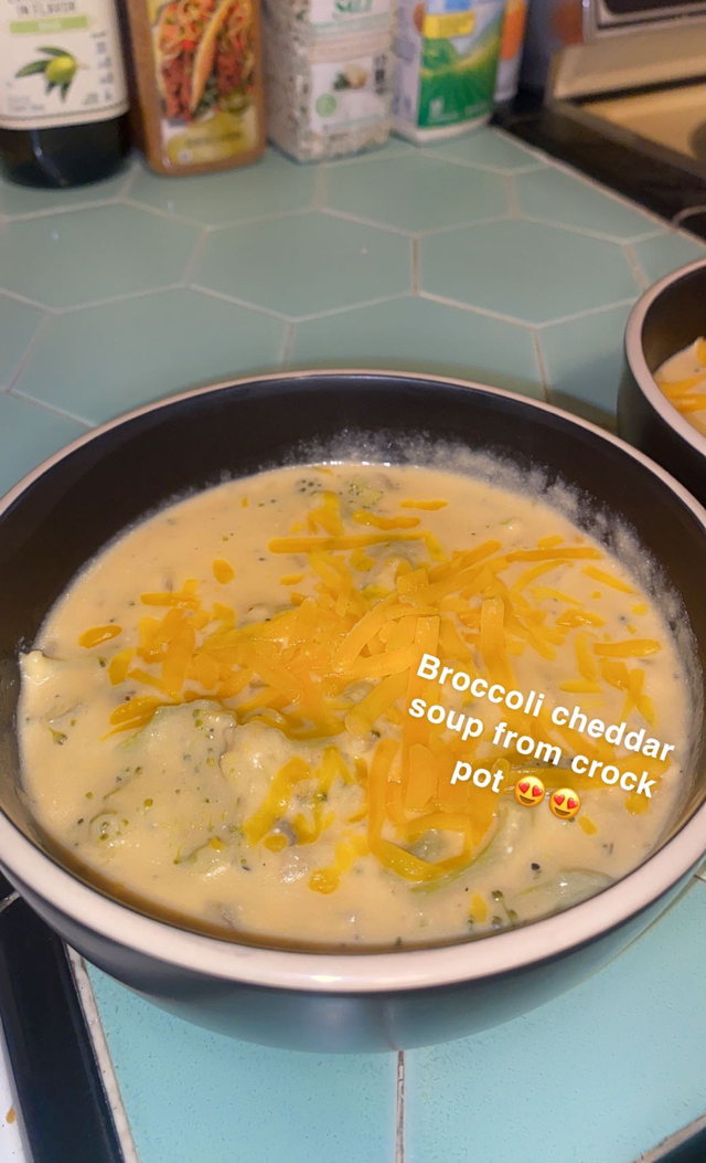 Crockpot broccoli cheddar soup