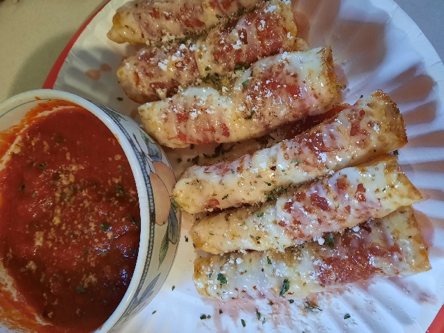 Keto pizza roll ups 🍕