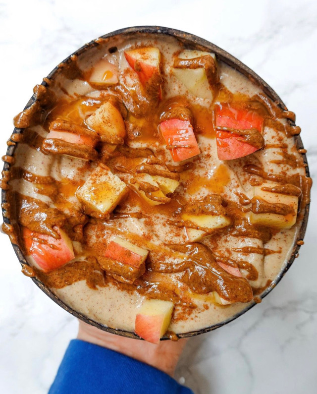 Caramel Apple Pie Smoothie Bowl