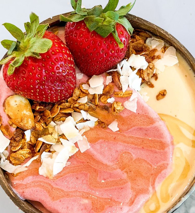 Strawberry Lemonade Smoothie Bowl