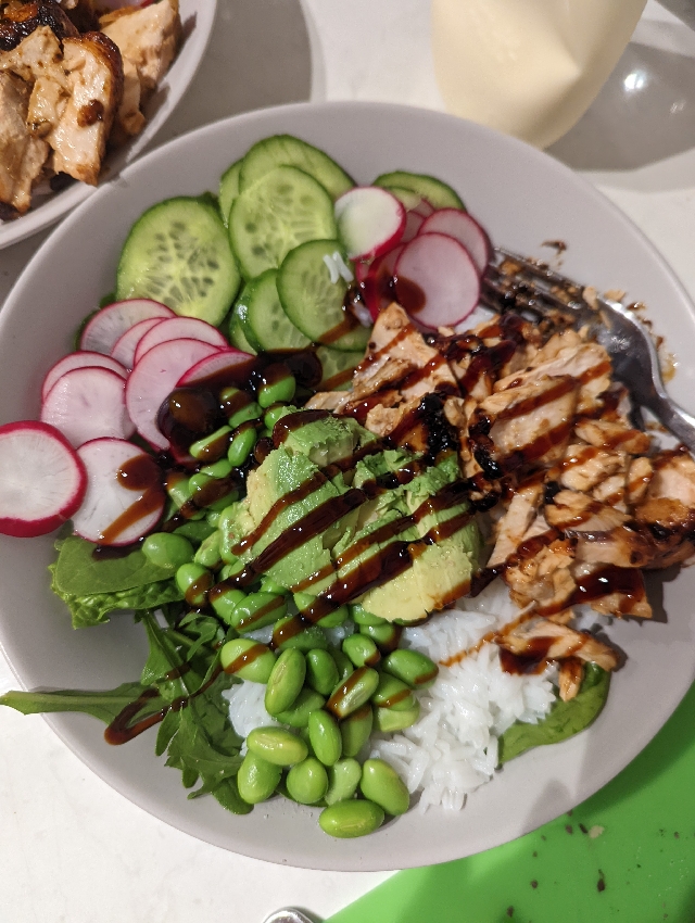 Teriyaki salmon poke bowl