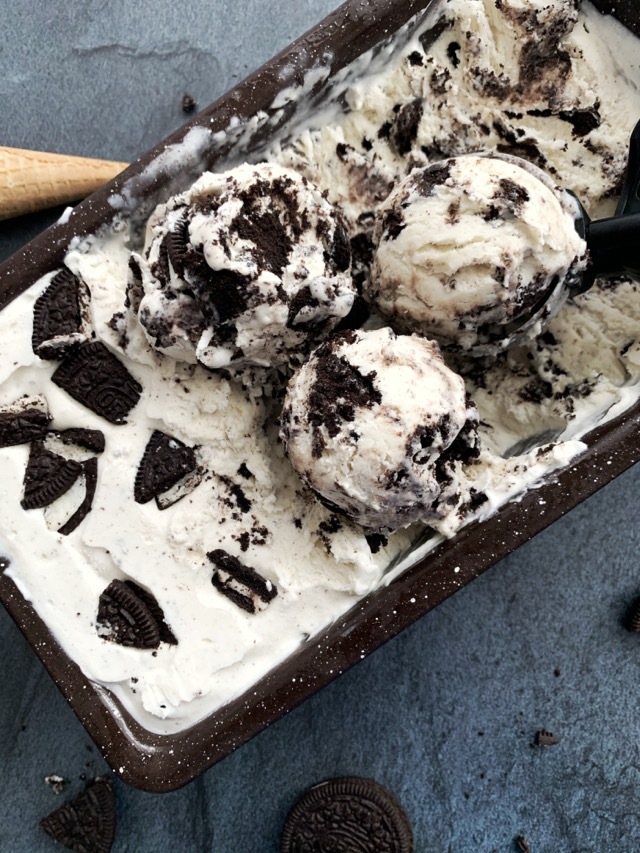 No-Churn Cookies & Cream Ice Cream