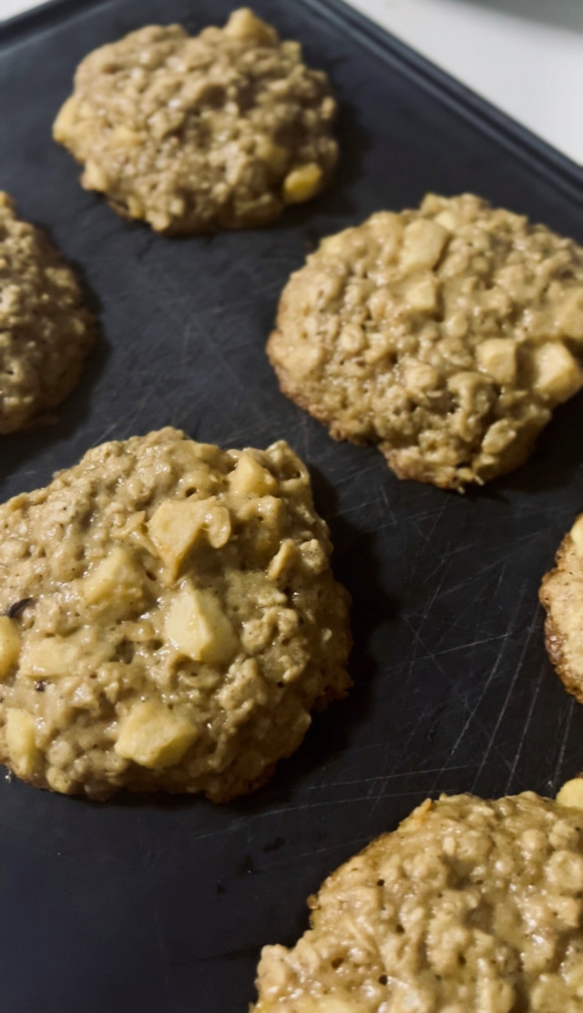 Apple Cinnamon Oatmeal Cookies