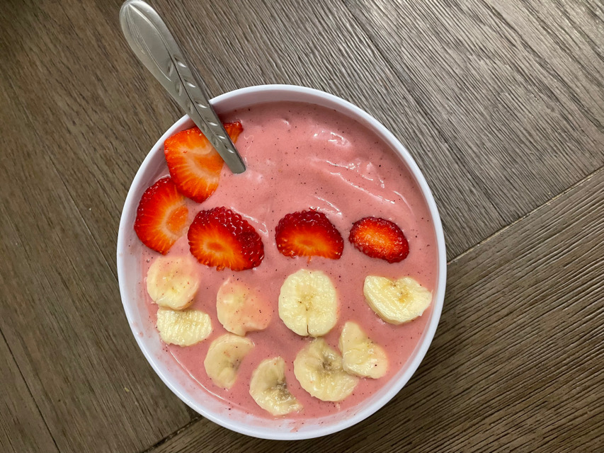 Strawberry banana smoothie bowl