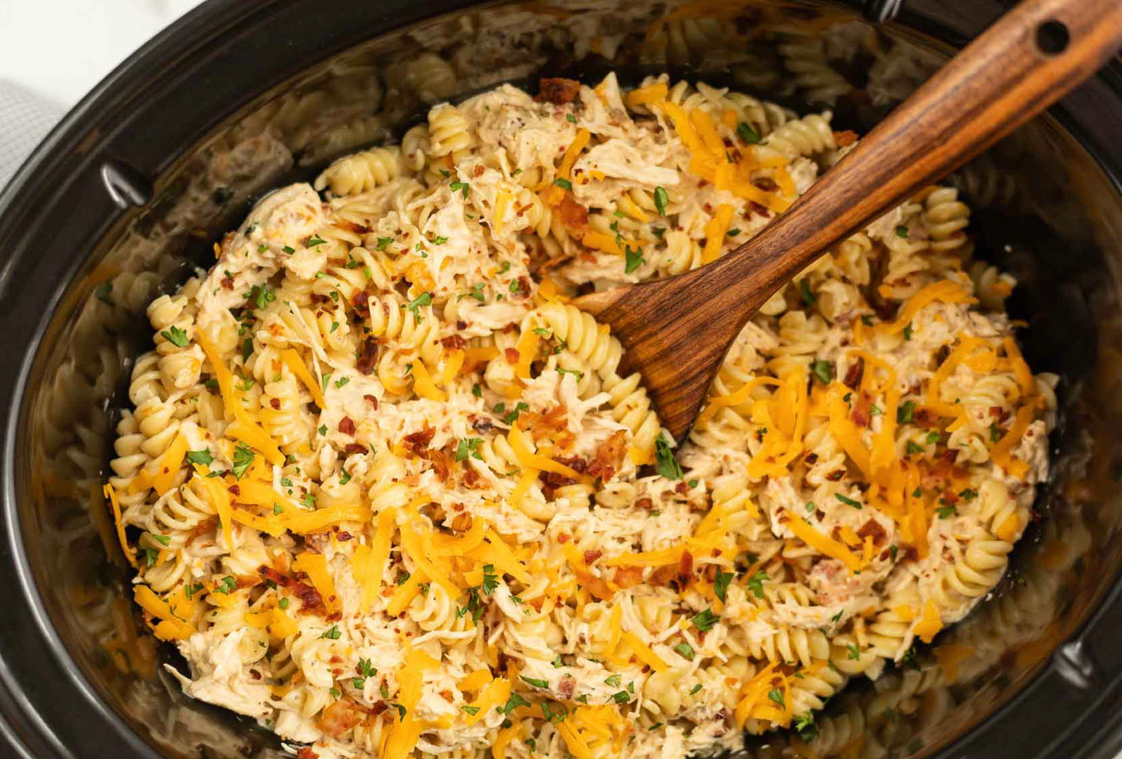 Crockpot Chicken bacon ranch pasta 