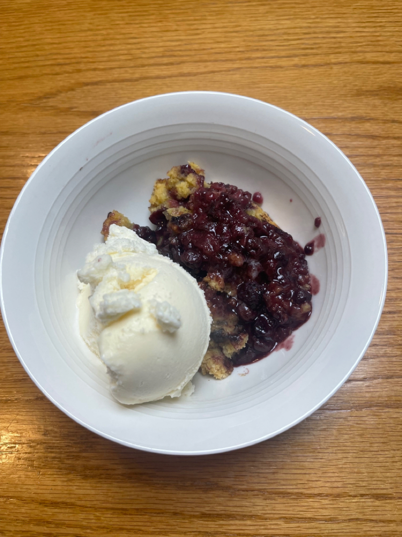 4-ingredient mixed berry cobbler