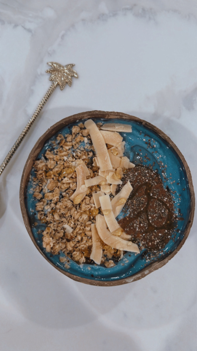 Rainy day smoothie bowl