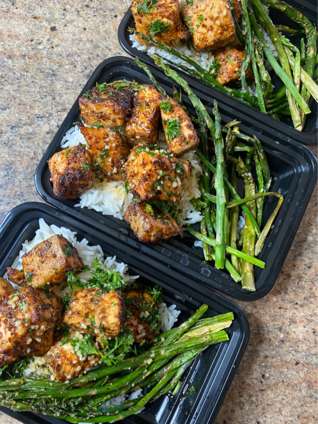 Lemon and garlic salmon bites meal prep