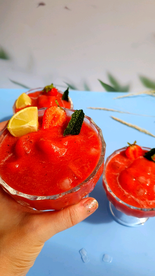 Cleansing Watermelon & Pineapple Smoothie