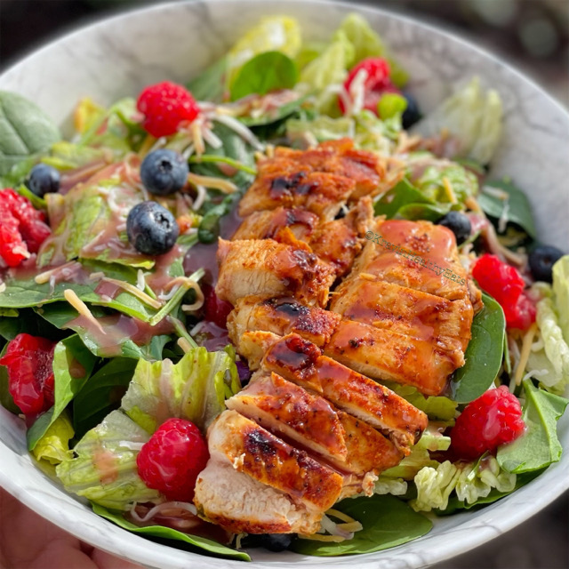 Chipotle Chicken & Berries Salad
