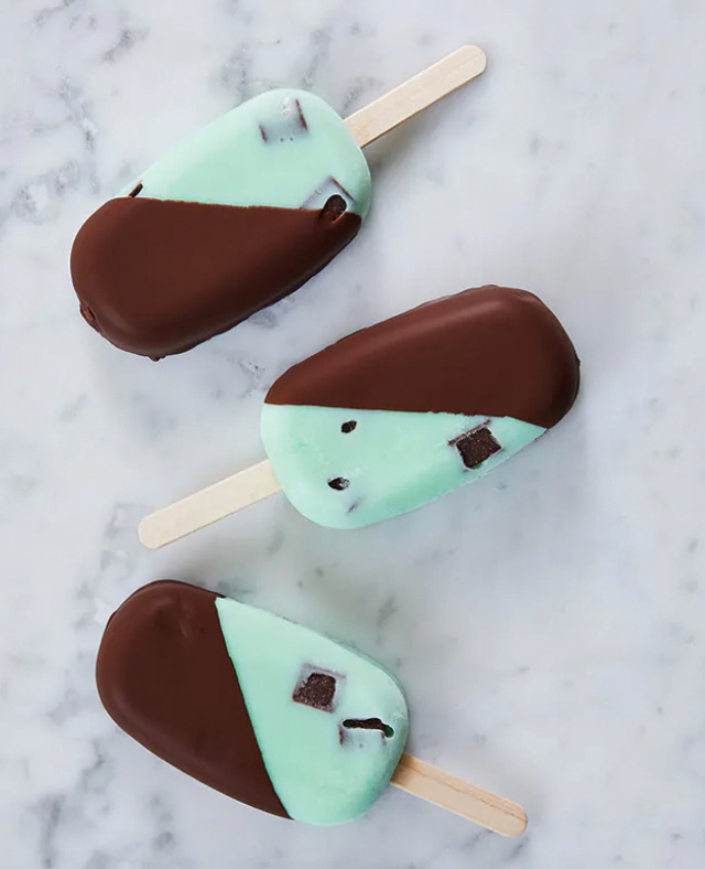 Mint chocolate chip yogurt ice pops