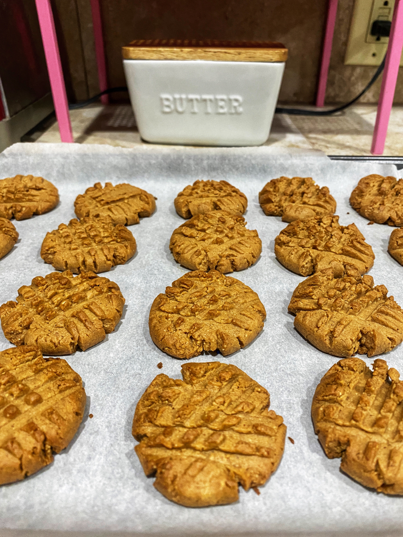 3 ingredient peanut butter cookies 😋