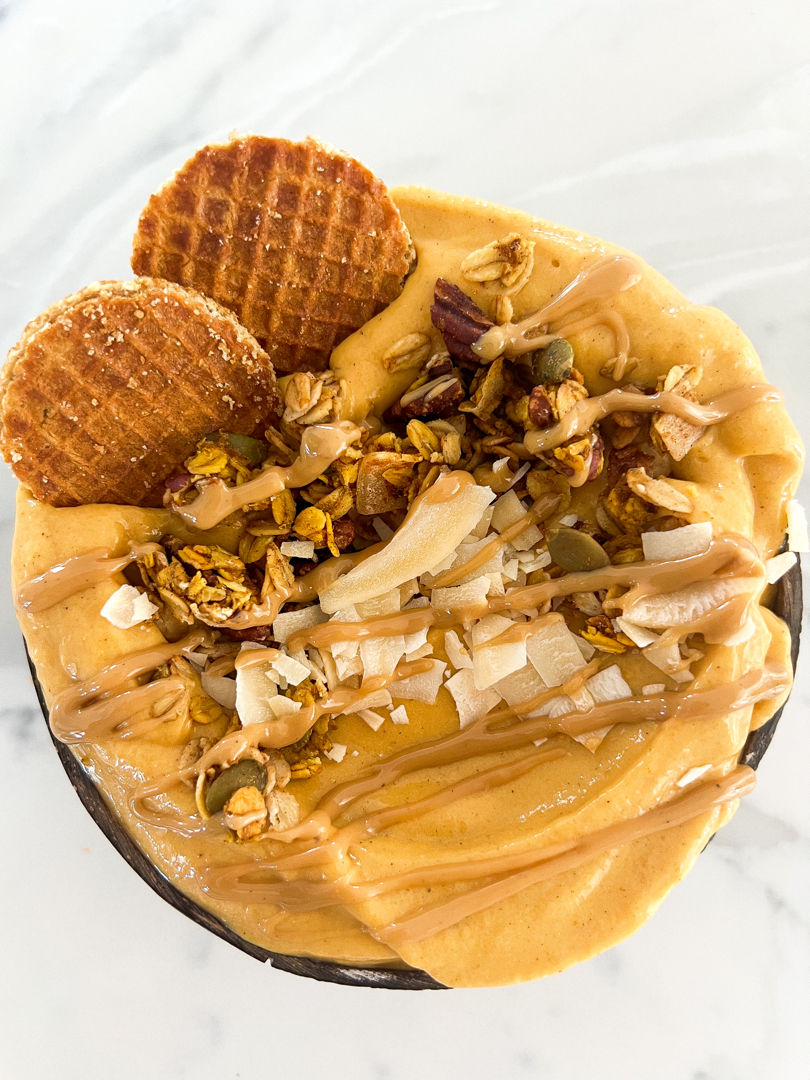 Pumpkin crunch smoothie bowl