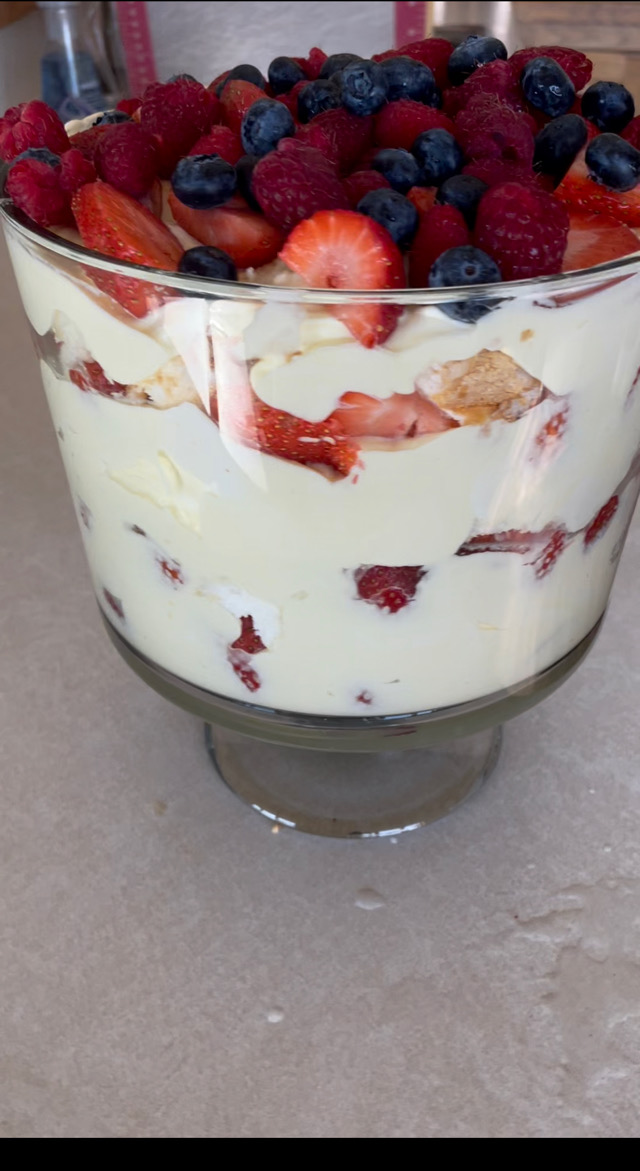 Angel food cake trifle
