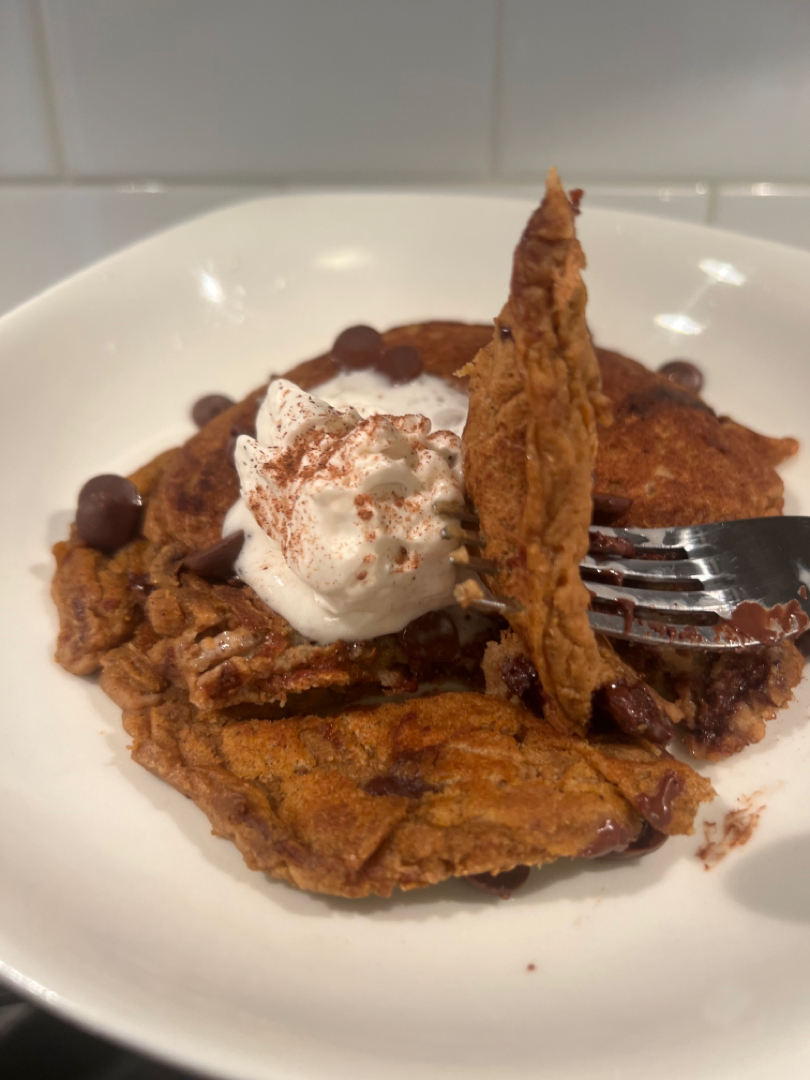 pumpkin chocolate chip protein pancakes