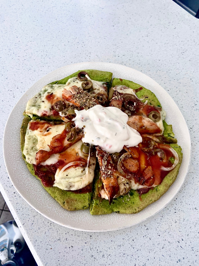 Spinach pizza