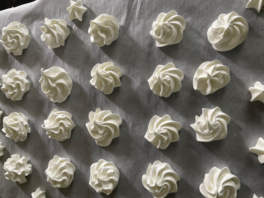 Vanilla meringue cookies