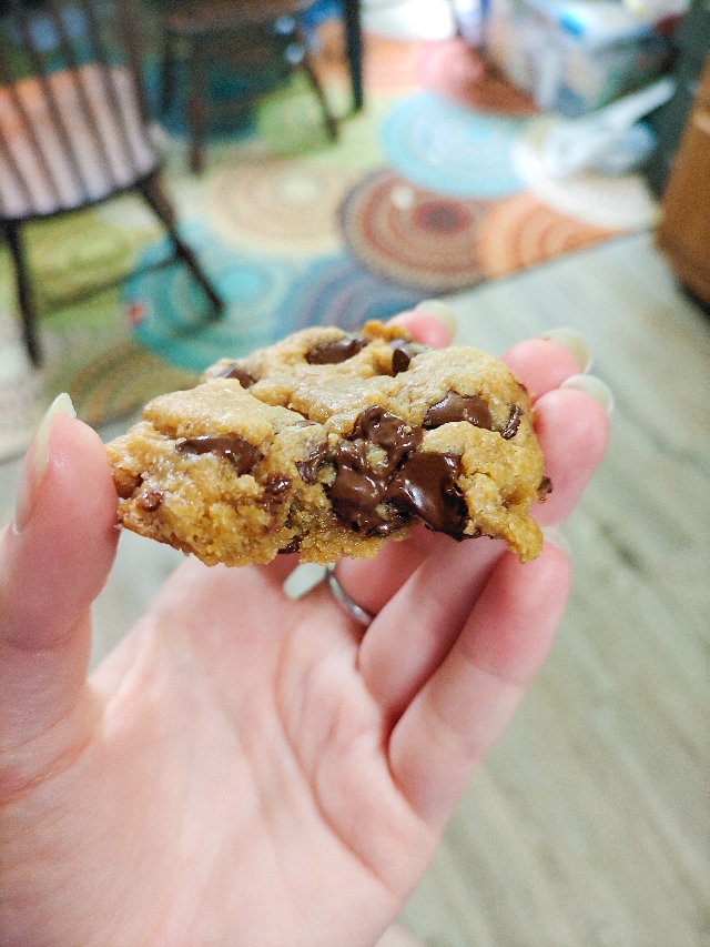 PB Chocolate Chip Cookies (4 ingredients!)