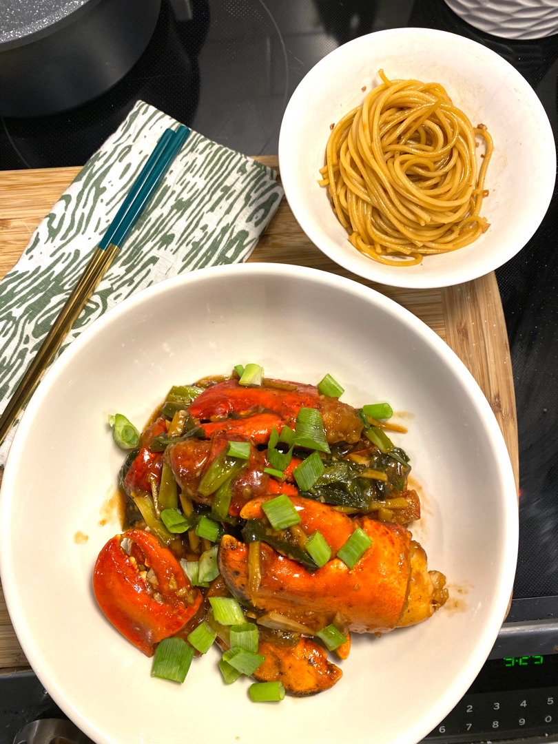 Ginger Scallion Lobster w/ Garlic Noodles