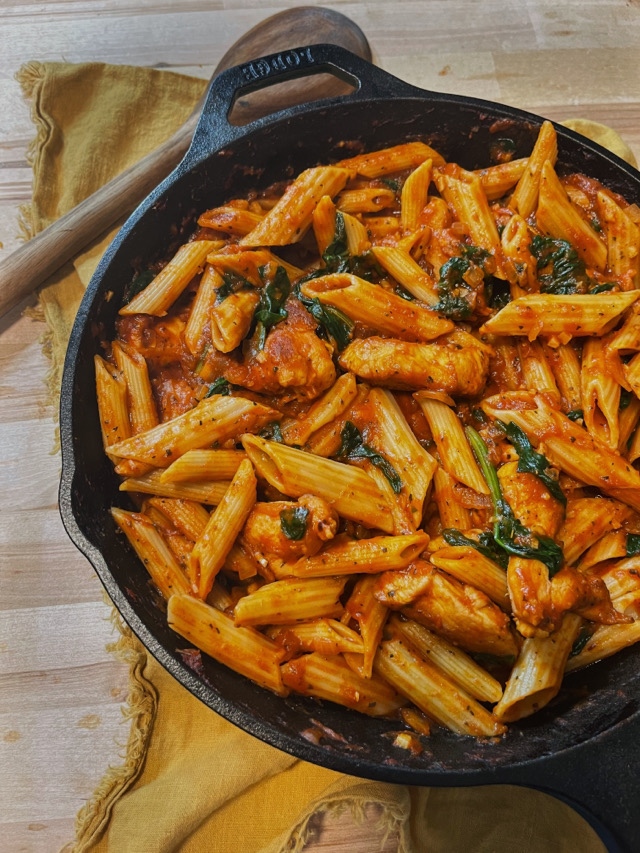 Chicken and spinach pasta