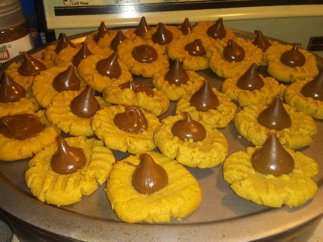 3 ingredients peanut butter cookies