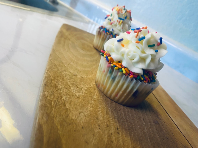 Birthday cake cupcakes