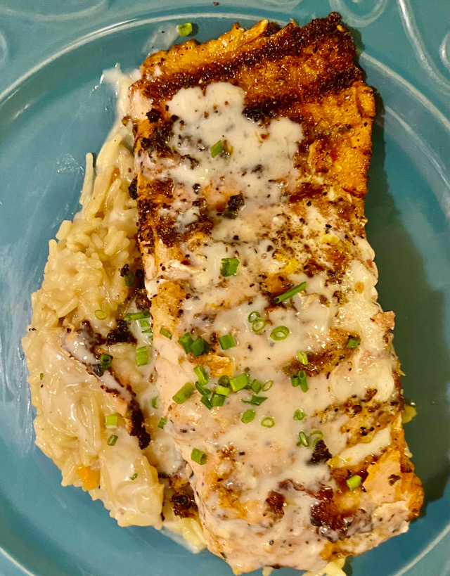 Grilled Salmon with rice and garlic cream
