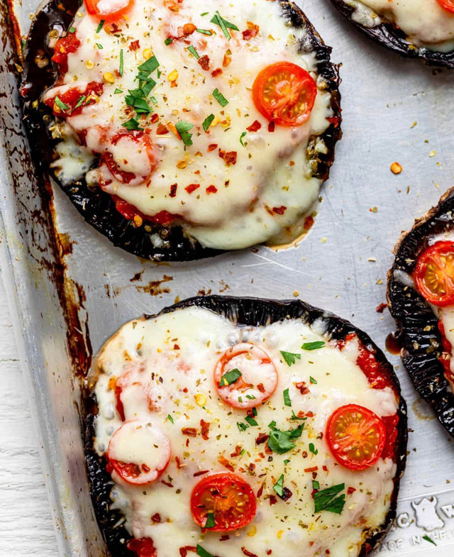Mini mushroom pizza