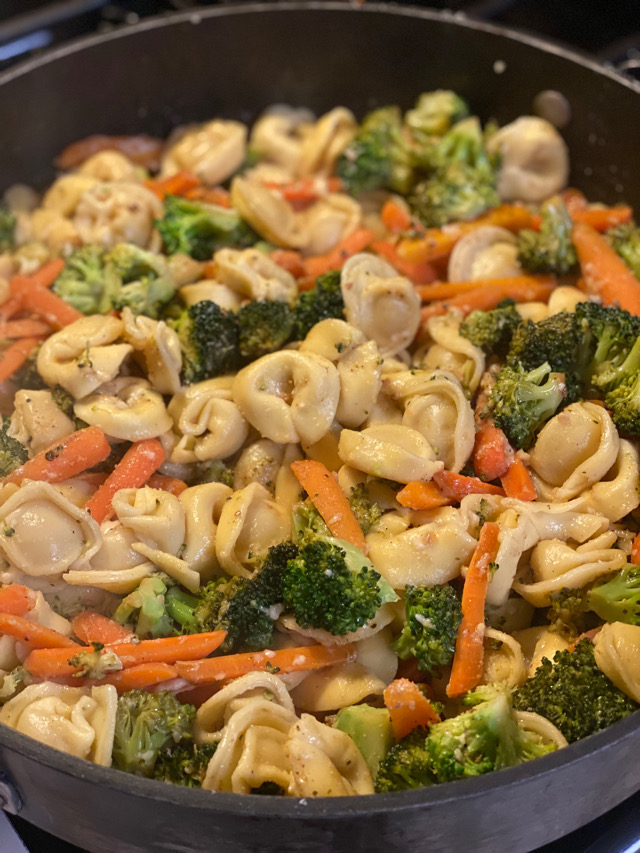 Cheese Tortellini with Carrots and Broccol